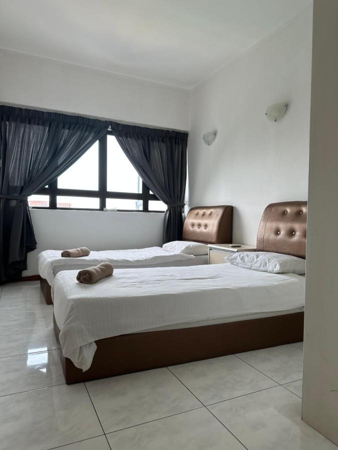 Beach Resort 7 Home Stay Sri Sayang Apartment Batu Ferringhi 3Bedroom Exterior photo